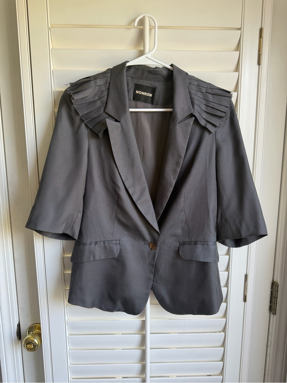 Monrow Gray Short-Sleeve Blazer with Pleated Shoulder Detail sz Small wool/silk